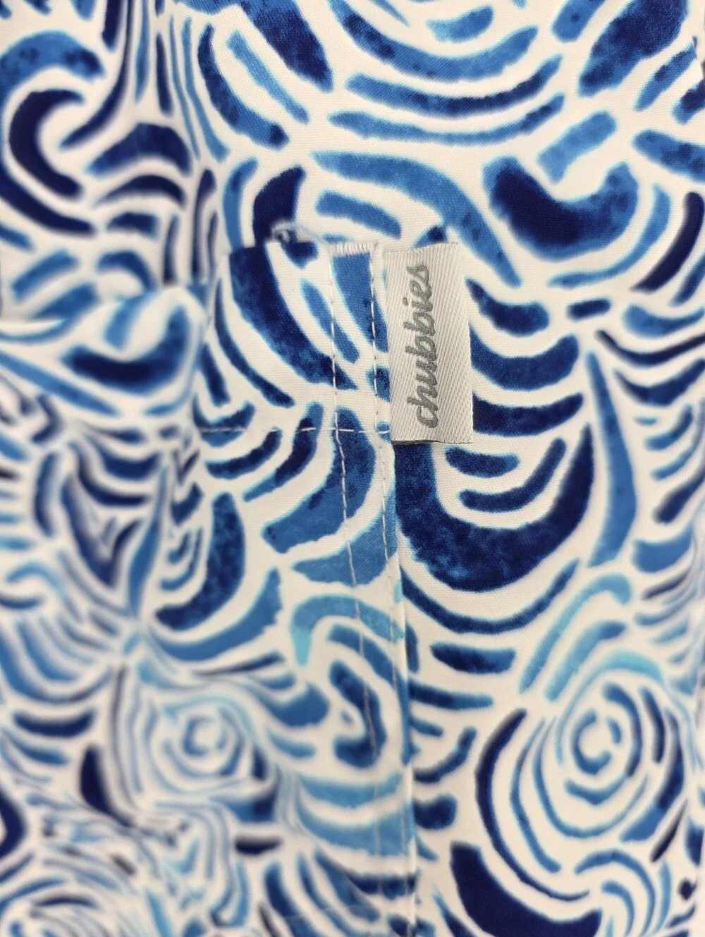 Chubbies Men's XXL Swim Trunks Blue White Abstract Wave‎ Print 5.5